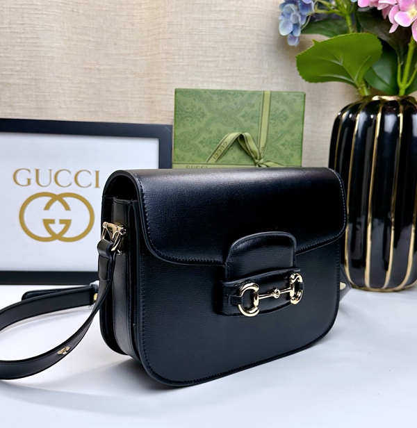 激安グッチバッグコピー背面デザイン